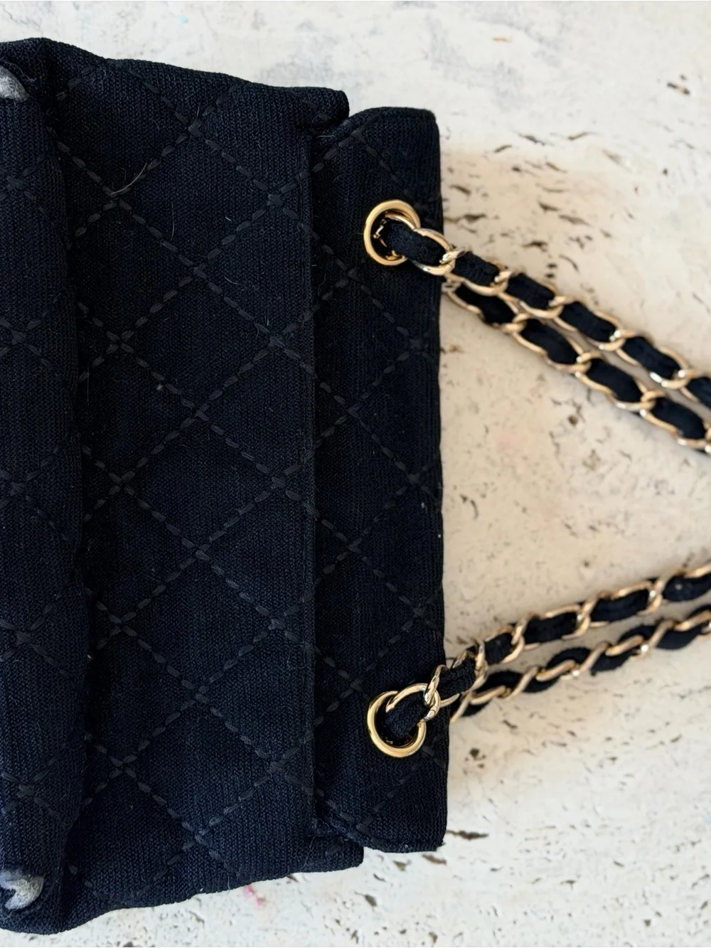 CHANEL Black Quilted Shoulder Bag with Gold Chain